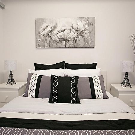 Royal Stays Condominiums - Upscale Downtown Suites Toronto Esterno foto