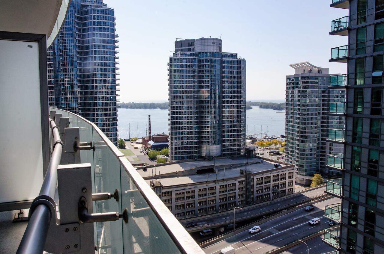 Royal Stays Condominiums - Upscale Downtown Suites Toronto Esterno foto