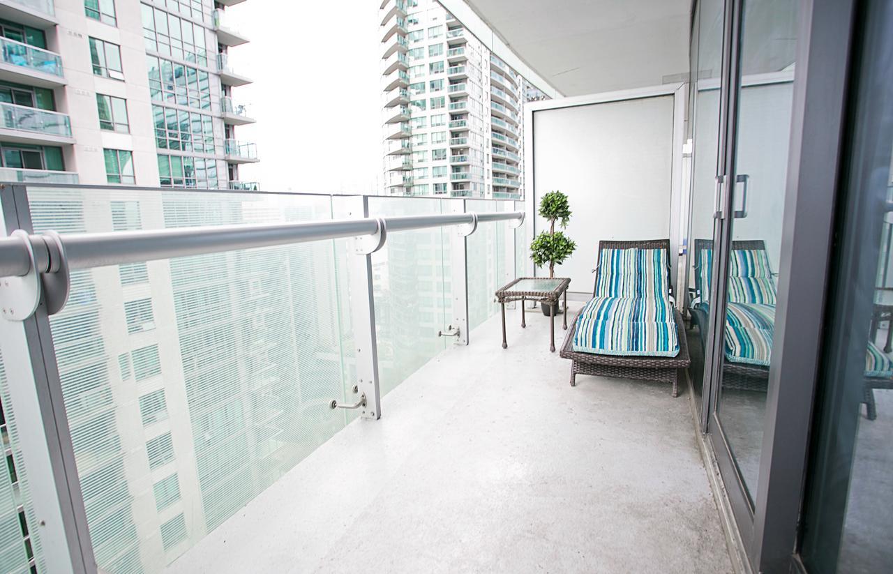 Royal Stays Condominiums - Upscale Downtown Suites Toronto Esterno foto